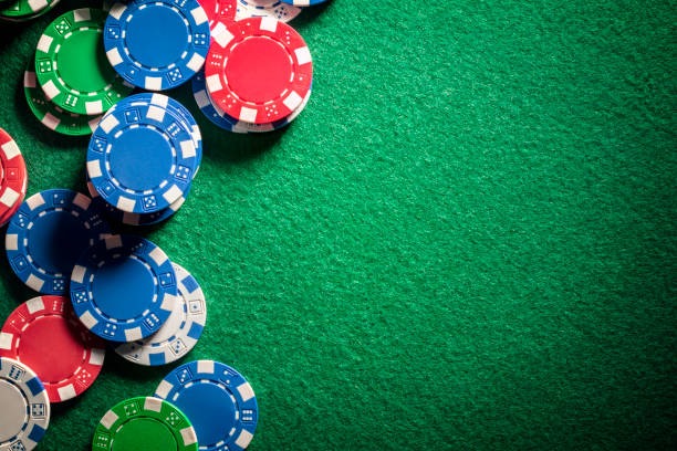 Live dealer placing cards into Andar and Bahar piles during a game round